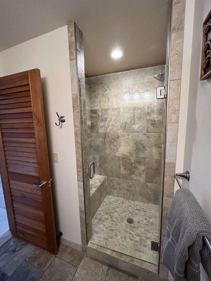 Upstairs Bathroom with Tiled Bench